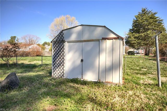 6 Karen DR, Newport News, VA 23608