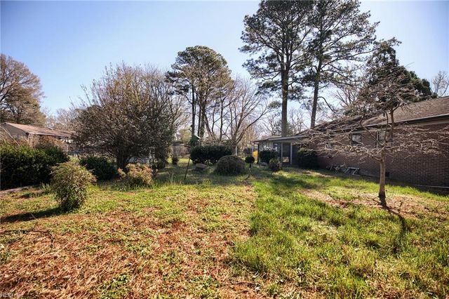 6 Karen DR, Newport News, VA 23608