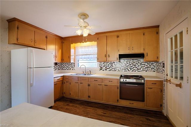 6 Karen DR, Newport News, VA 23608