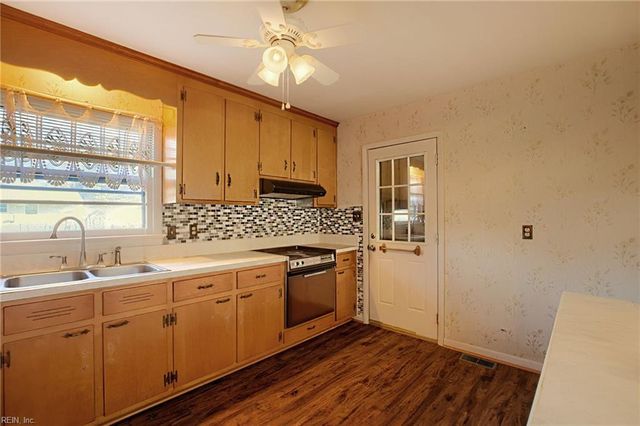 6 Karen DR, Newport News, VA 23608