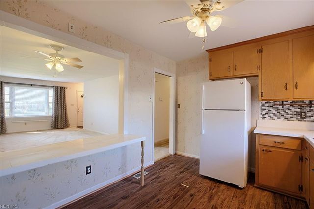 6 Karen DR, Newport News, VA 23608