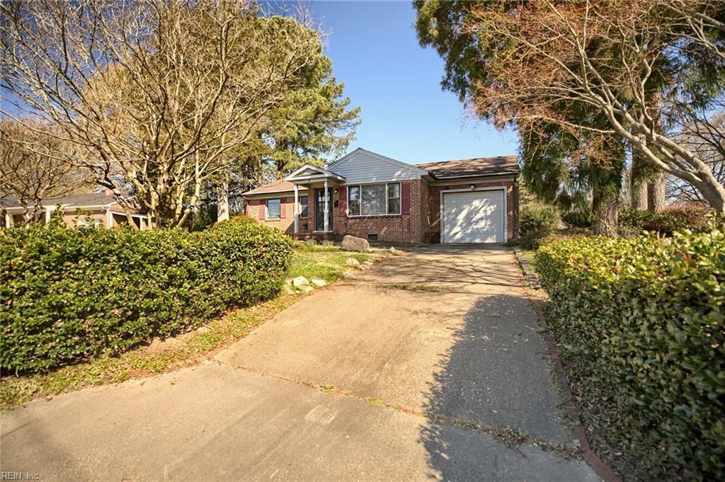 6 Karen DR, Newport News, VA 23608