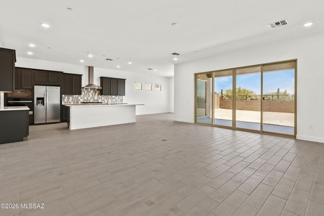 5069 W Tavira Way, Marana, AZ 85742