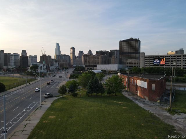 2445 Grand River Avenue, Highland Park, MI 48201