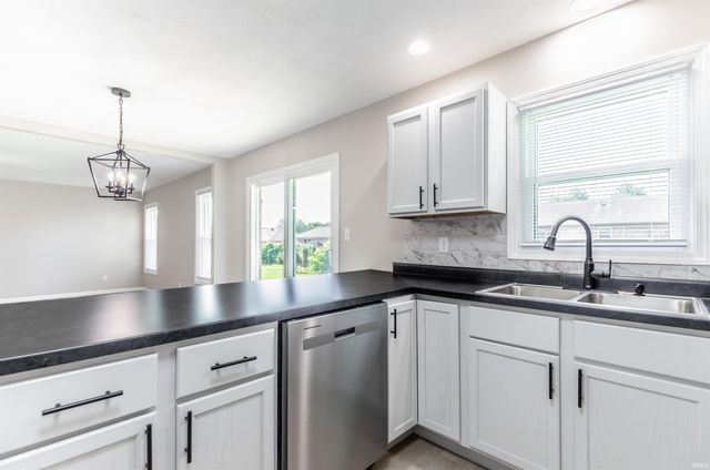 8833 Idaho Drive, Newburgh, IN 47630