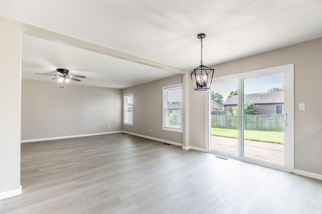 8833 Idaho Drive, Newburgh, IN 47630