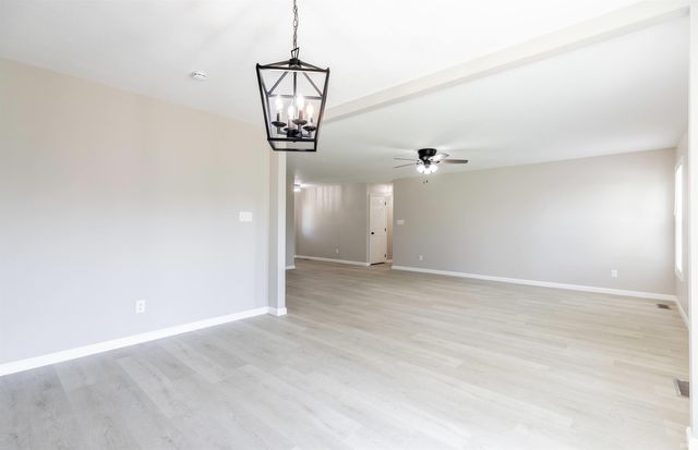 8833 Idaho Drive, Newburgh, IN 47630