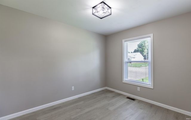 8833 Idaho Drive, Newburgh, IN 47630