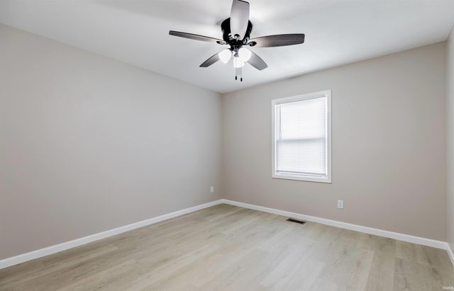 8833 Idaho Drive, Newburgh, IN 47630