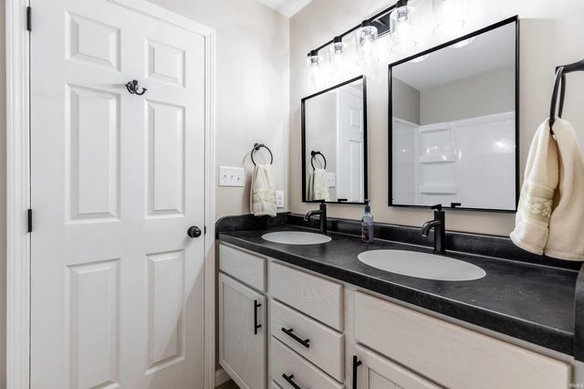 8833 Idaho Drive, Newburgh, IN 47630