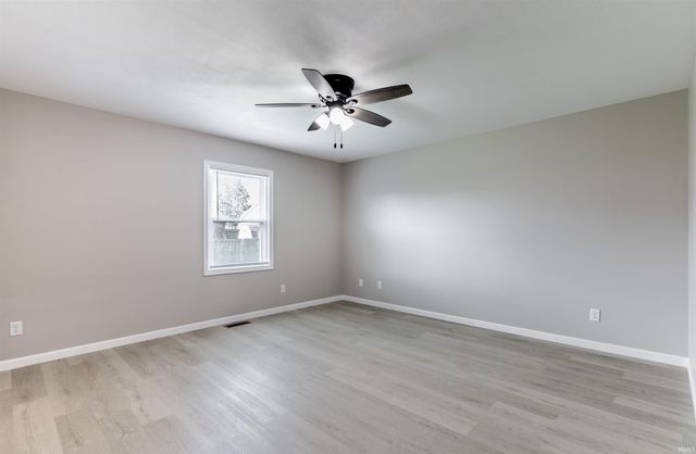 8833 Idaho Drive, Newburgh, IN 47630