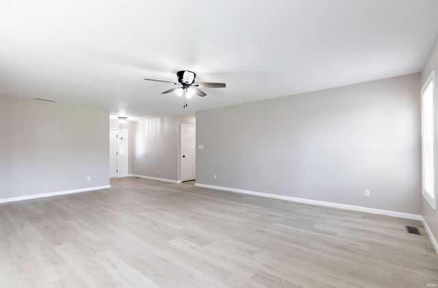 8833 Idaho Drive, Newburgh, IN 47630