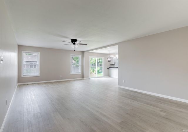 8833 Idaho Drive, Newburgh, IN 47630