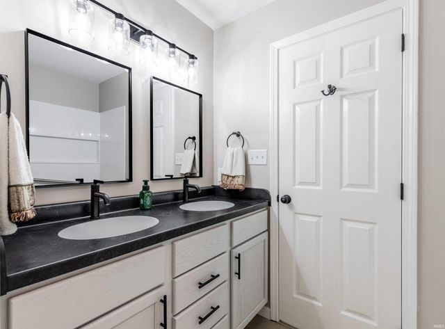 8833 Idaho Drive, Newburgh, IN 47630