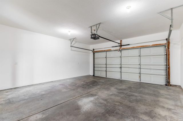 8833 Idaho Drive, Newburgh, IN 47630