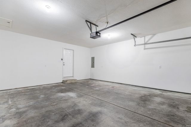 8833 Idaho Drive, Newburgh, IN 47630