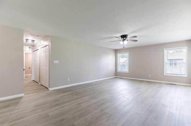 8833 Idaho Drive, Newburgh, IN 47630
