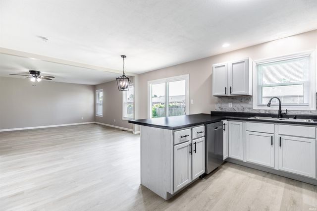 8833 Idaho Drive, Newburgh, IN 47630