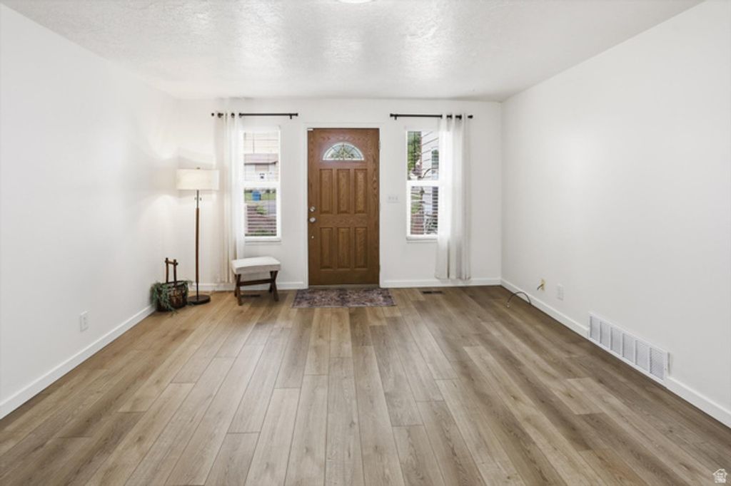 Image 4 of property listing at 3987 WESTWIND CT, Riverdale, UT 84405