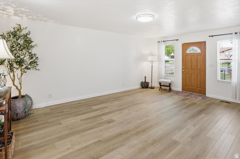 Image 6 of property listing at 3987 WESTWIND CT, Riverdale, UT 84405