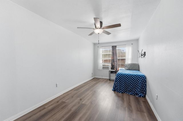 403 S Velasco Street, Angleton, TX 77515