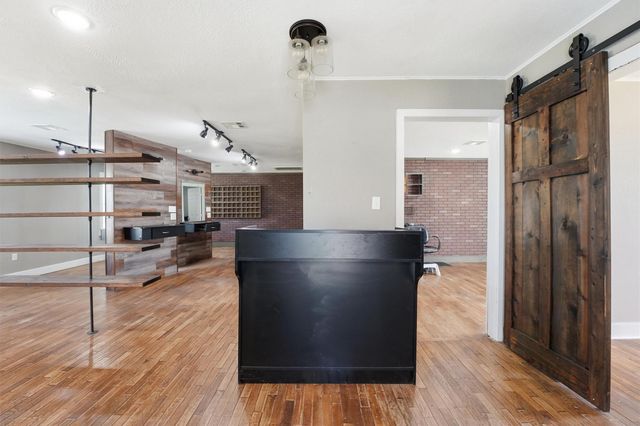 403 S Velasco Street, Angleton, TX 77515