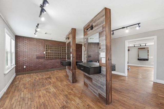 403 S Velasco Street, Angleton, TX 77515