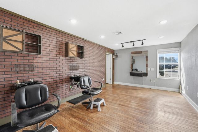 403 S Velasco Street, Angleton, TX 77515