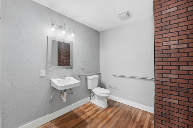 403 S Velasco Street, Angleton, TX 77515