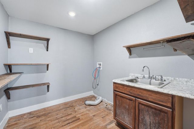 403 S Velasco Street, Angleton, TX 77515