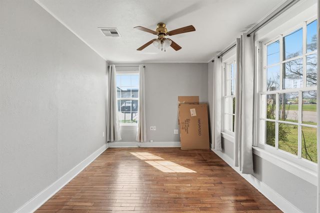 403 S Velasco Street, Angleton, TX 77515