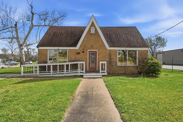 403 S Velasco Street, Angleton, TX 77515