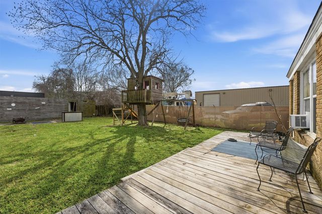 403 S Velasco Street, Angleton, TX 77515