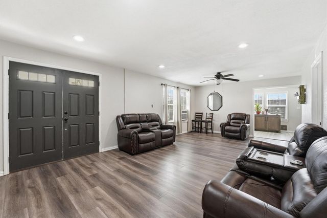 403 S Velasco Street, Angleton, TX 77515