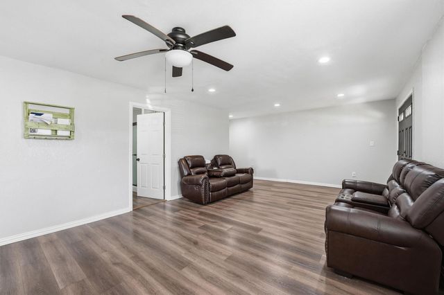 403 S Velasco Street, Angleton, TX 77515