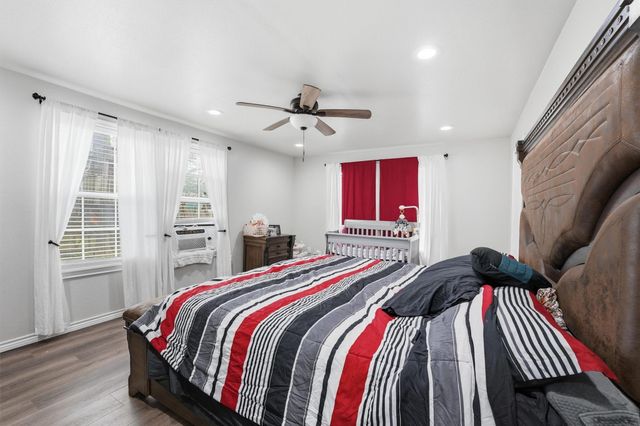 403 S Velasco Street, Angleton, TX 77515