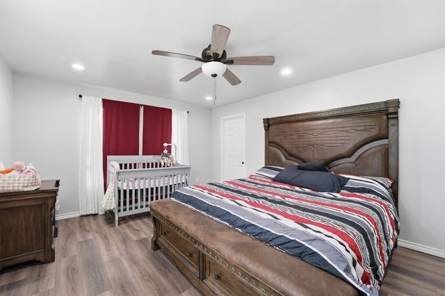 403 S Velasco Street, Angleton, TX 77515