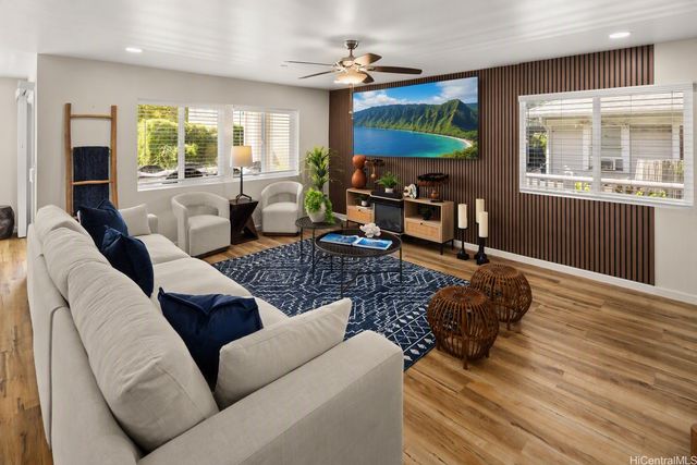47-653D Kamehameha Highway, Kaneohe, HI 96744
