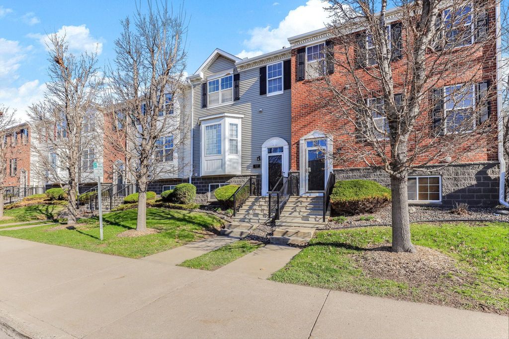727 2nd Street NE, Hopkins, MN 55343