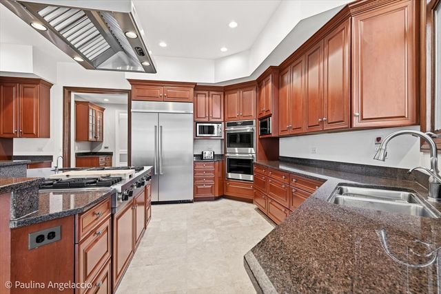 12 Bridlewood Trail, South Barrington, IL 60010