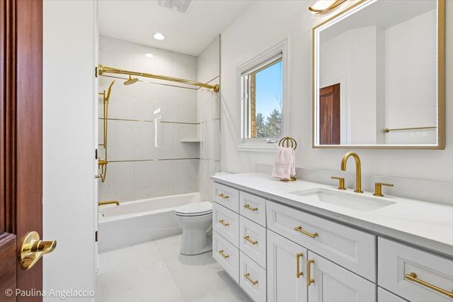 12 Bridlewood Trail, South Barrington, IL 60010