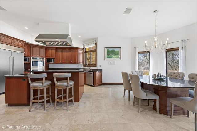 12 Bridlewood Trail, South Barrington, IL 60010