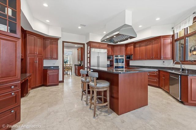 12 Bridlewood Trail, South Barrington, IL 60010