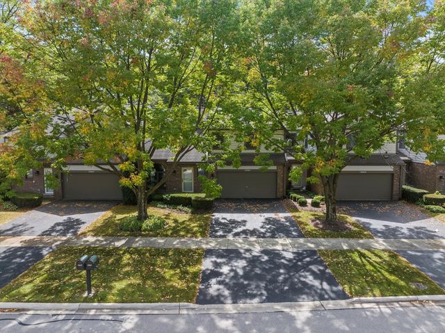 23W501 Green Trails Drive, Naperville, IL 60540
