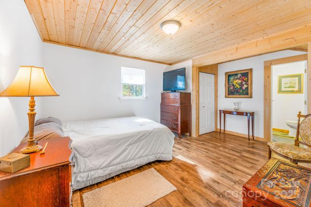 226 Fish Pond Lane, Burnsville, NC 28714