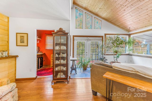 226 Fish Pond Lane, Burnsville, NC 28714