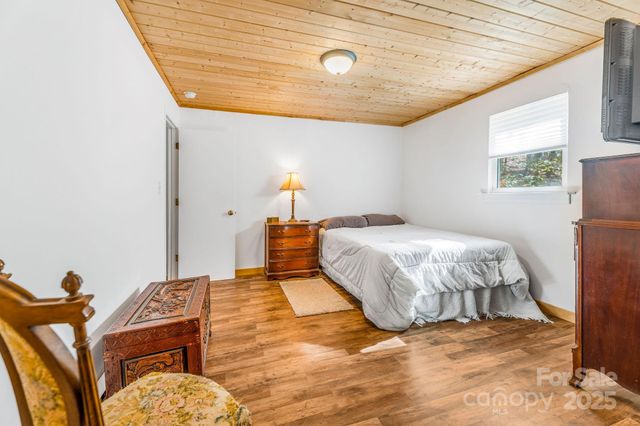 226 Fish Pond Lane, Burnsville, NC 28714