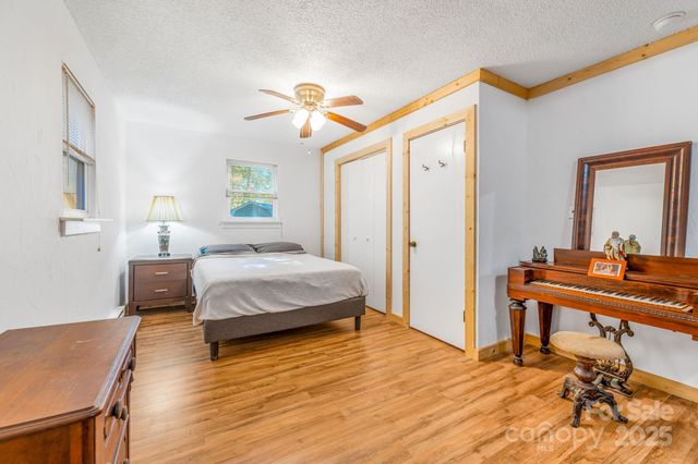 226 Fish Pond Lane, Burnsville, NC 28714