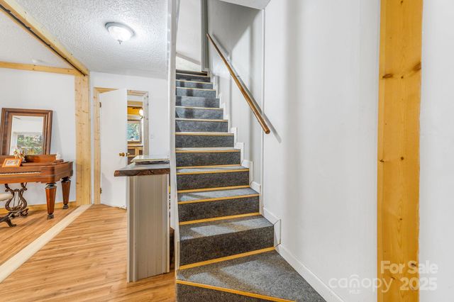 226 Fish Pond Lane, Burnsville, NC 28714