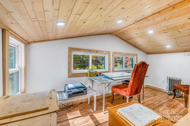 226 Fish Pond Lane, Burnsville, NC 28714